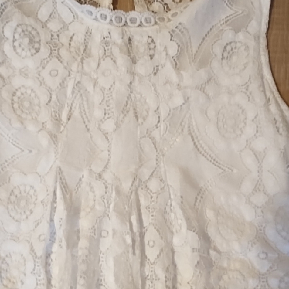 Amazon White Floral Lace Blouse - Picture 2 of 6
